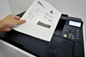 【急募】トナー試作業務 /  未経験歓迎 / 時給1,300円～ / 長期休暇有