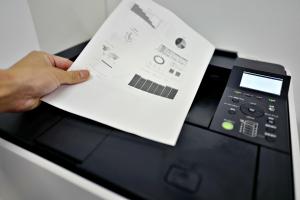 【急募】トナー試作業務 /  未経験歓迎 / 時給1,300円～ / 長期休暇有