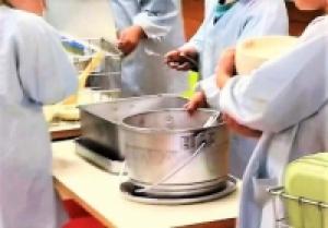 給食の配膳スタッフ / 足柄郡湯河原町 / 週3日～相談可能 / 時給1,230円～