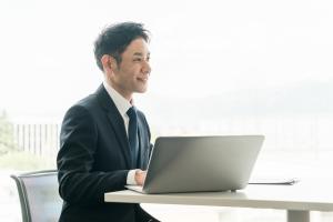 【職業紹介】自動車販売営業 / 伊東市 / 205,000円〜260,000円