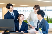 システムパッケージの評価・検証業務 / 駅チカ徒歩5分 / 時給1,300円～ / 土日祝休み