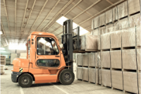 構内運搬作業（フォークリフト・クレーン）/  経験が活かせる / 時給1,300円～ / 長期休暇有